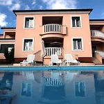 Apartments Eddie - Great Location & Comfor