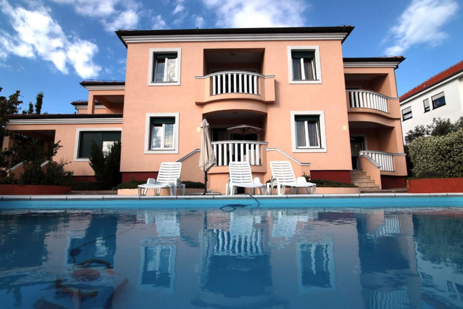 Apartment Eddie - Great Location & Comfor