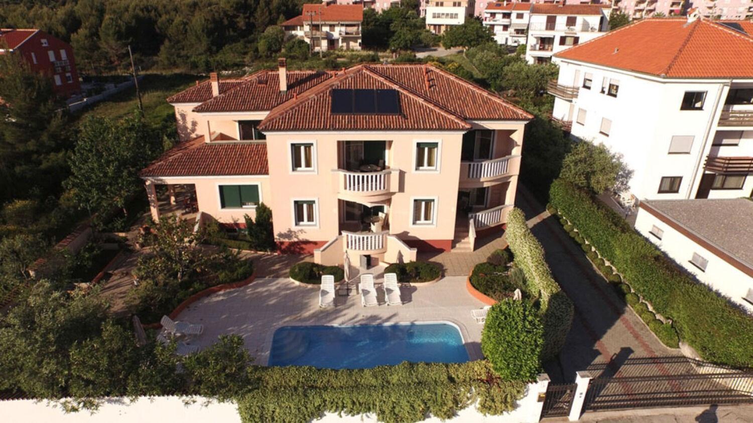 Apartment Eddie - Great Location & Comfor